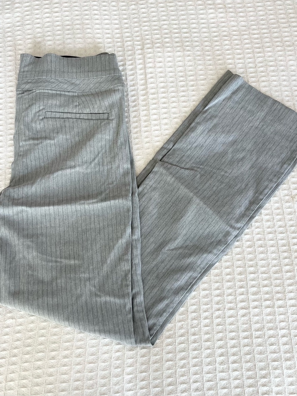 Violets & Roses Women's Gray Pinstripe Dress Pants size 6/28
